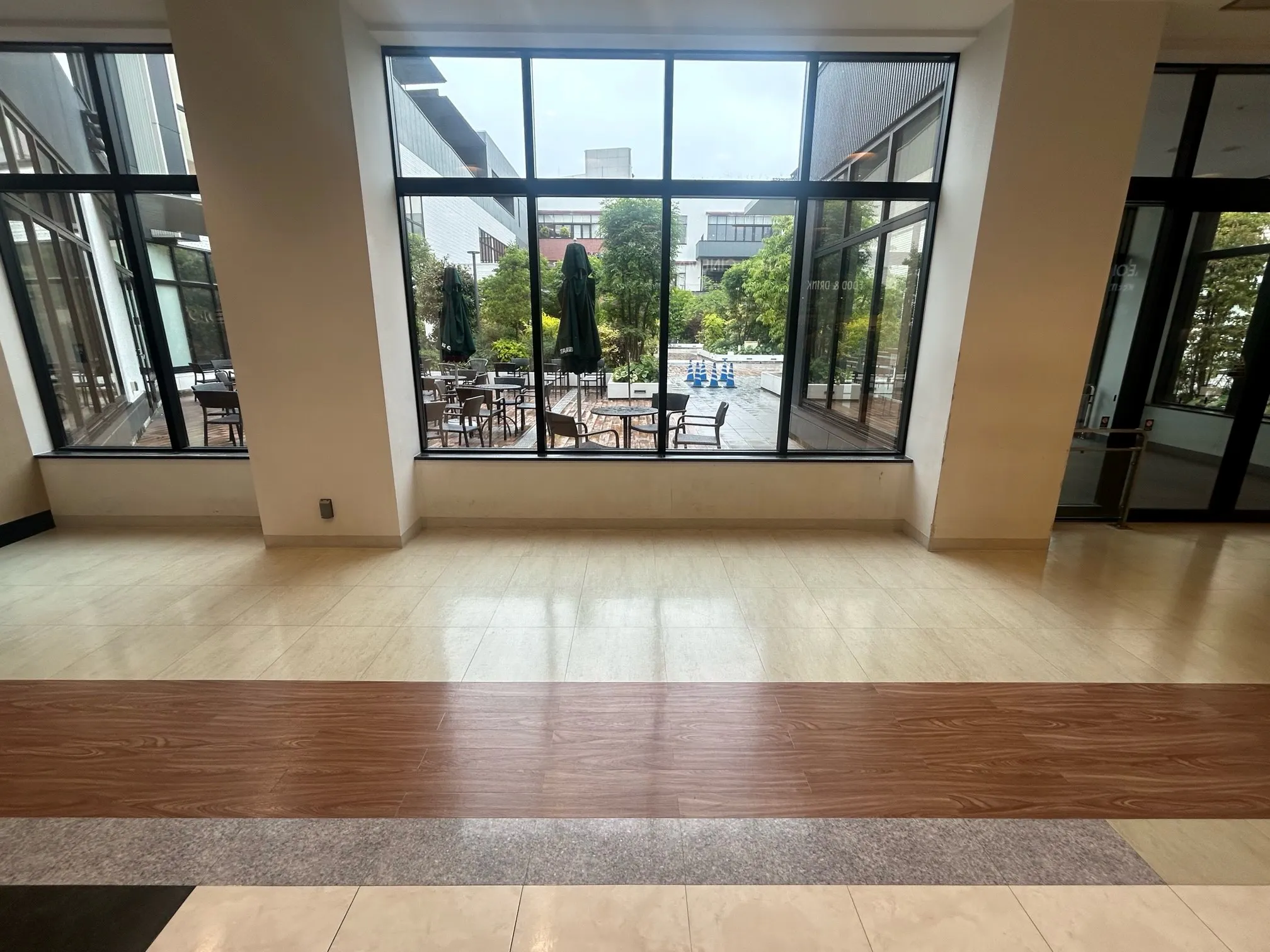 【イオンモール岡山】5F イオンシネマ前