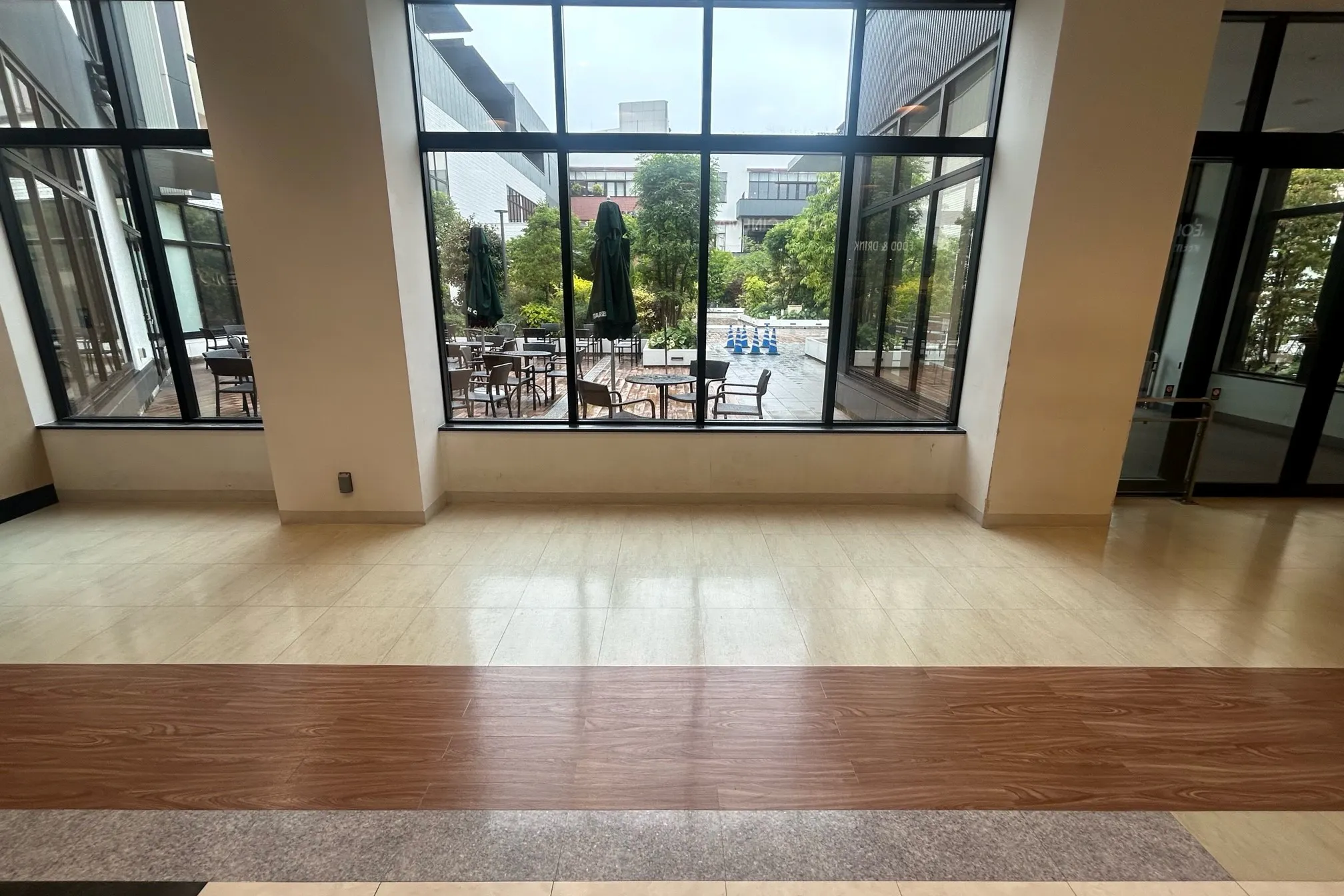 【イオンモール岡山】5F イオンシネマ前