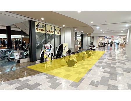 【イオン新浦安SC】プロモーションや物販に最適な2F 専門店エスカレーター前スペースの画像