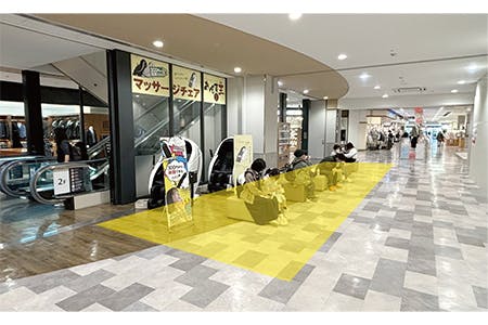 【イオン新浦安SC】プロモーションや物販に最適な2F 専門店エスカレーター前スペース