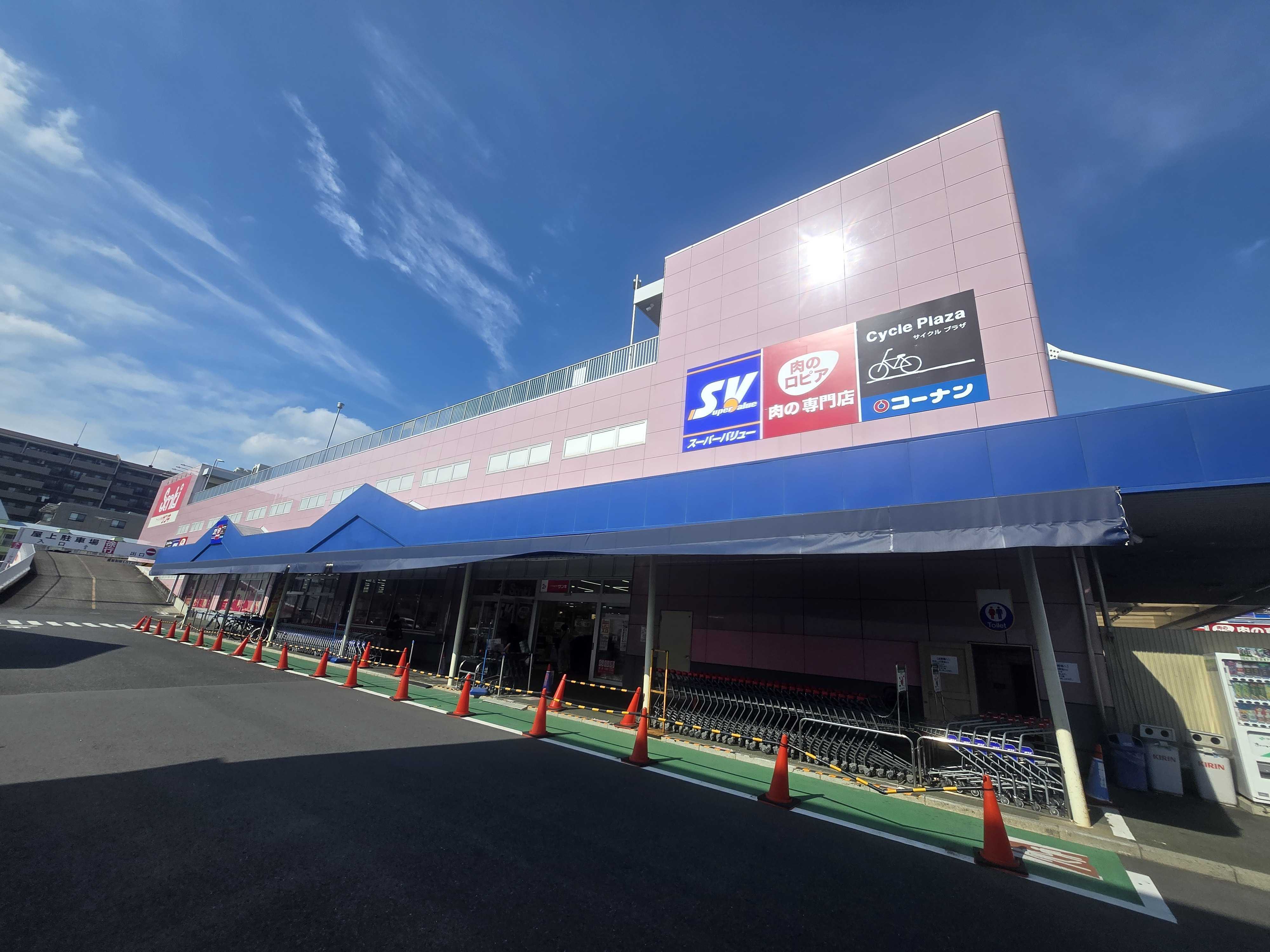 【スーパーバリュー ロピア草加店】駐輪場 各種プロモーション、会員獲得イベントに最適なスーパーマーケットの屋外催事イベントスペースの画像6