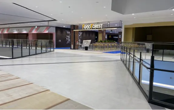 【イオンモール土岐】2F フードフォレスト前（電源なし）の画像