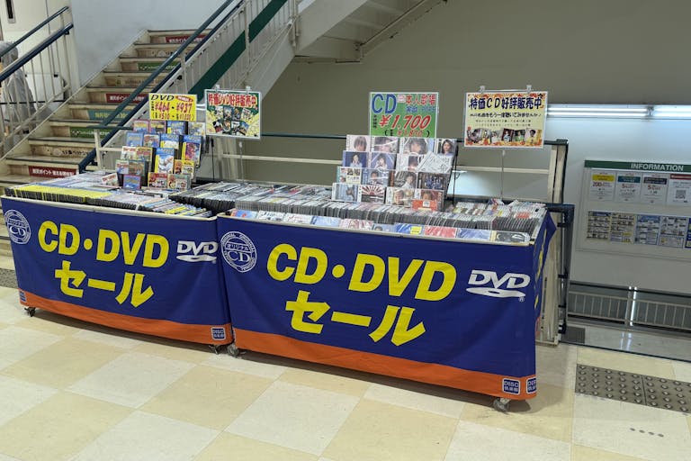 【ユニディ松戸ときわ平店】2階エスカレーター横階段前 物販やプロモーションに最適なホームセンター内エスカレーター横の催事イベントスペースの画像3