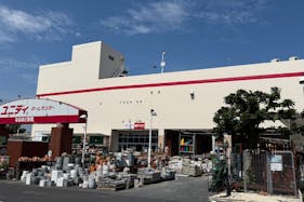 【ユニディ松戸ときわ平店】2階エスカレーター横階段前 物販やプロモーションに最適なホームセンター内エスカレーター横の催事イベントスペース