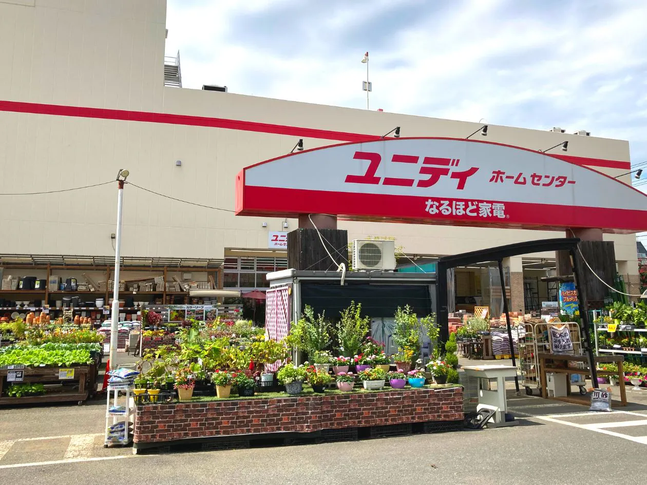 【ユニディ松戸ときわ平店】2階エスカレーター横階段前　物販やプロモーションに最適なホームセンター内エスカレーター横の催事イベントスペース