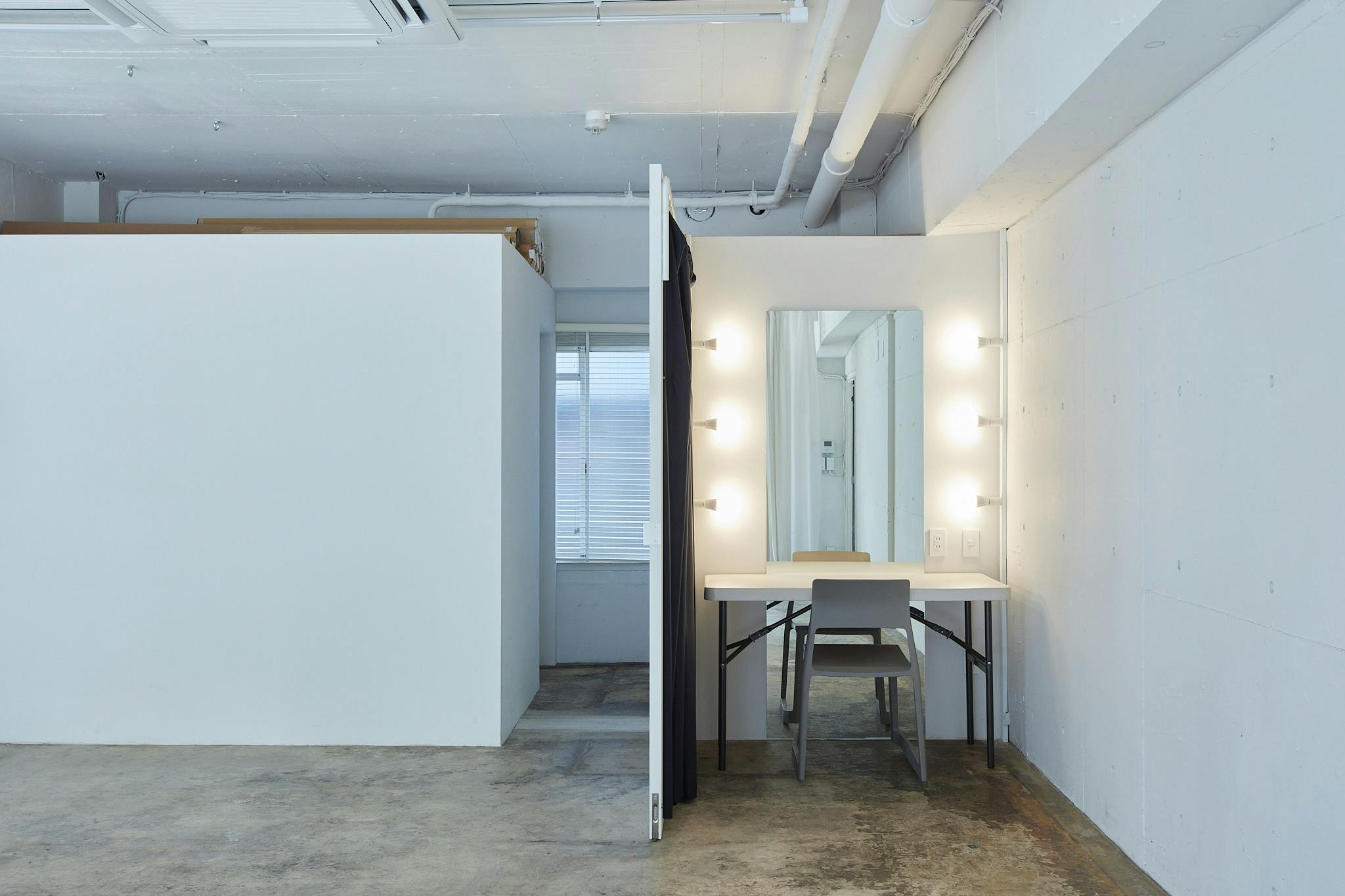 【高円寺駅8分】撮影用途、ポップアップストアや展示に最適なシンプルな内装の路面のイベントスペース