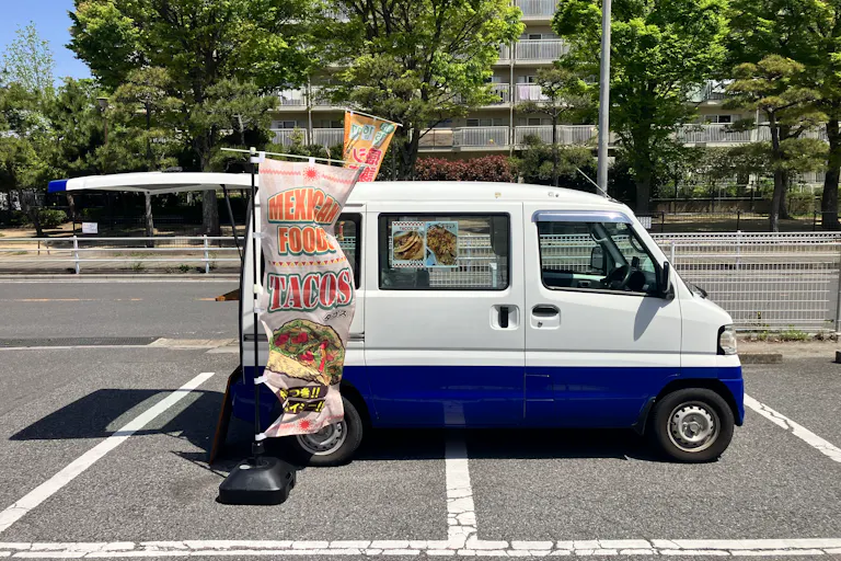 ホットドック×キッチンカー@くすりの福太郎市川大野店の出店事例