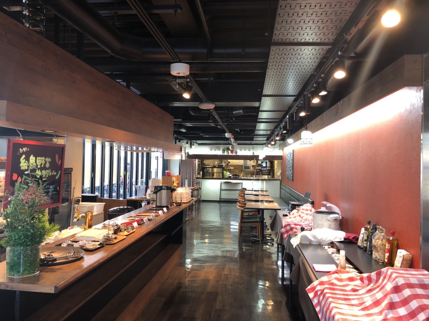 【ホテルウィングインターナショナルセレクト博多駅前／博多駅4分】新商品やサービスの展示会場や食品のポップアップストア会場に適した福岡天神付近の道路に面したホテルの1Fカフェ内イベントスペースの画像6