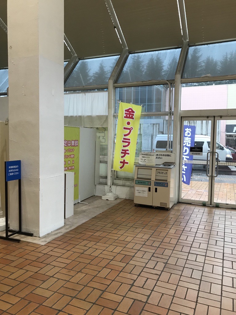 【西友　川中島店】店内入口付近（フードコート）　プロモーション用途や物販、食物販のポップアップストアに最適なスーパー店内催事イベントスペース