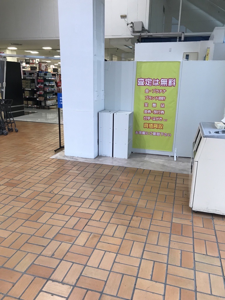 【西友　川中島店】店内入口付近（フードコート）　プロモーション用途や物販、食物販のポップアップストアに最適なスーパー店内催事イベントスペース