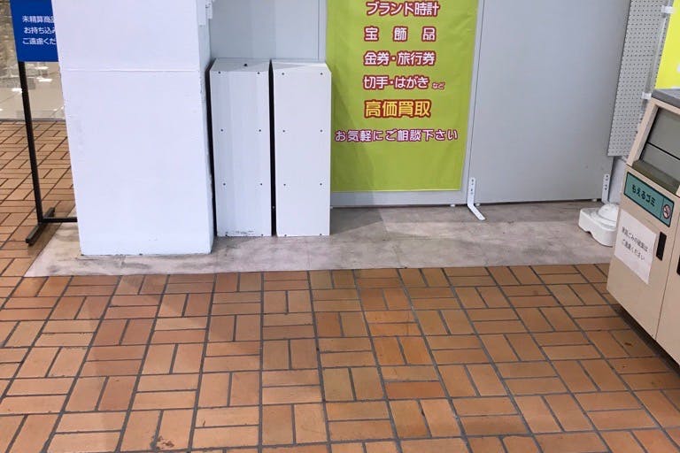 【西友 川中島店】店内入口付近(フードコート) プロモーション用途や物販、食物販のポップアップストアに最適なスーパー店内催事イベントスペースの画像5
