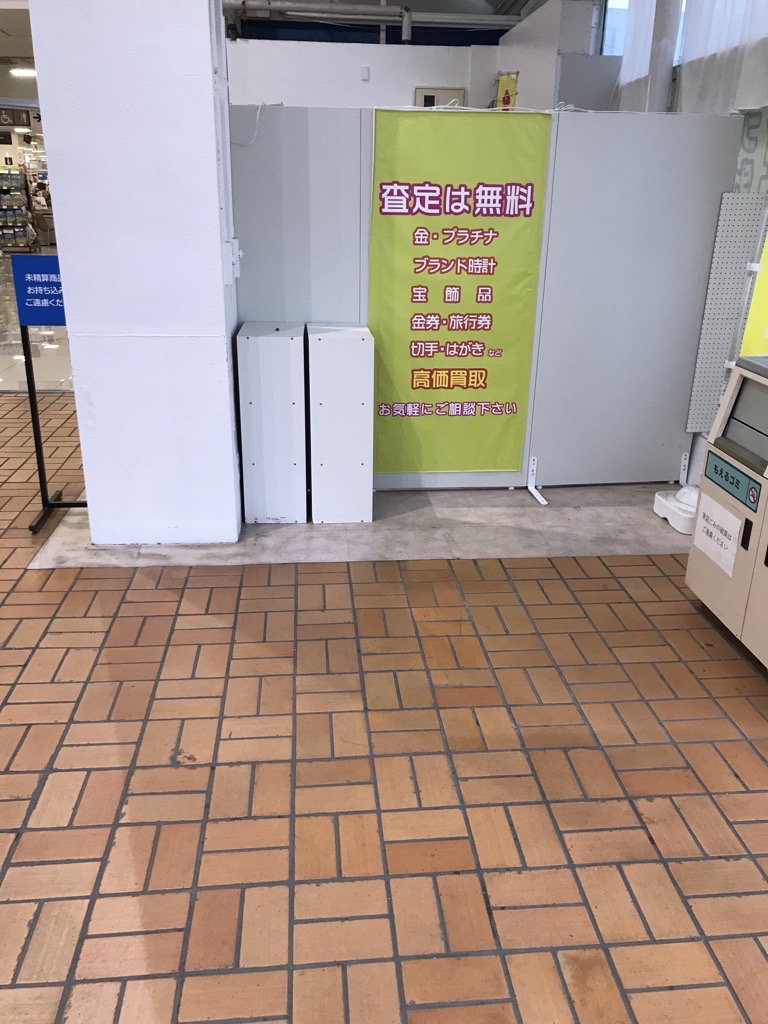 【西友　川中島店】店内入口付近（フードコート）　プロモーション用途や物販、食物販のポップアップストアに最適なスーパー店内催事イベントスペース