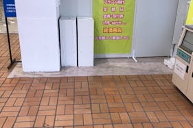 【西友 川中島店】店内入口付近(フードコート) プロモーション用途や物販、食物販のポップアップストアに最適なスーパー店内催事イベントスペース