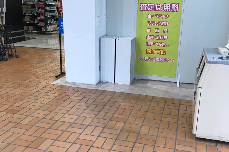 【西友 川中島店】店内入口付近(フードコート) プロモーション用途や物販、食物販のポップアップストアに最適なスーパー店内催事イベントスペース