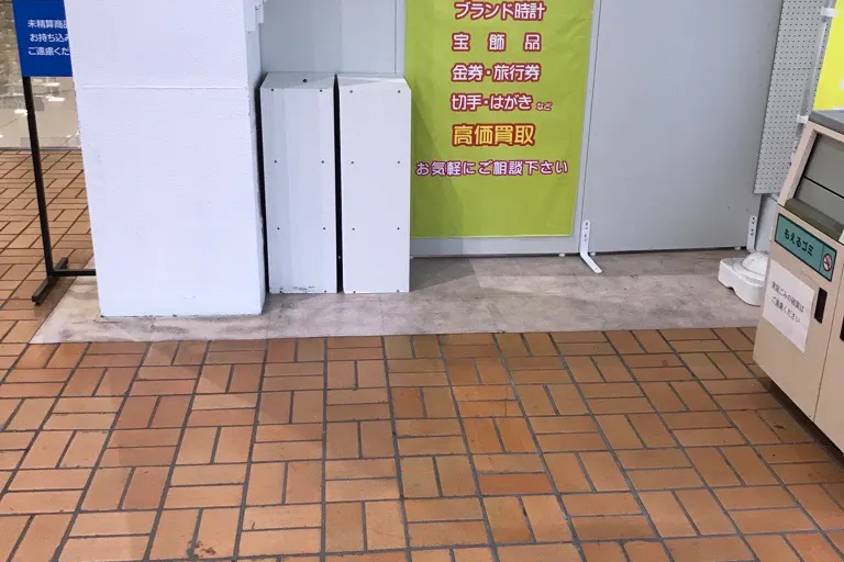 【西友 川中島店】店内入口付近(フードコート) プロモーション用途や物販、食物販のポップアップストアに最適なスーパー店内催事イベントスペース