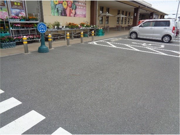【JAファーマーズ高崎吉井店】キッチンカーに最適な駐車場スペース（メイン入口側）の画像