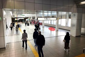 【横浜市営地下鉄ブルーラインセンター南駅|9/1~:電源使用料等改定】各種プロモーションや物販、食物販のポップアップストアに最適な人通りの多い改札外イベントスペース