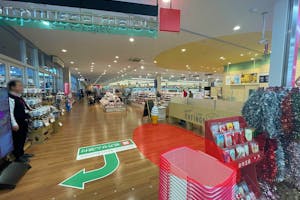 【イオンスタイル千葉みなと】各種プロモーションイベントでの出店に最適な施設出入口前、イートインスペース付近にあるイベントスペース