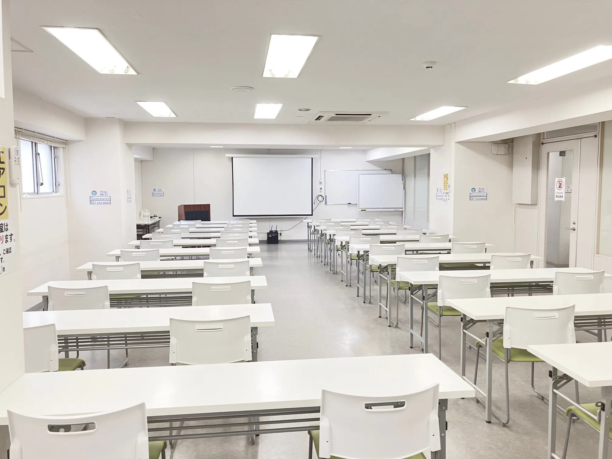 【高崎白銀ビル貸会議室】第一会議室 3名掛け最大60名収容・設備無料の96㎡イベントスペース|販売利用OK