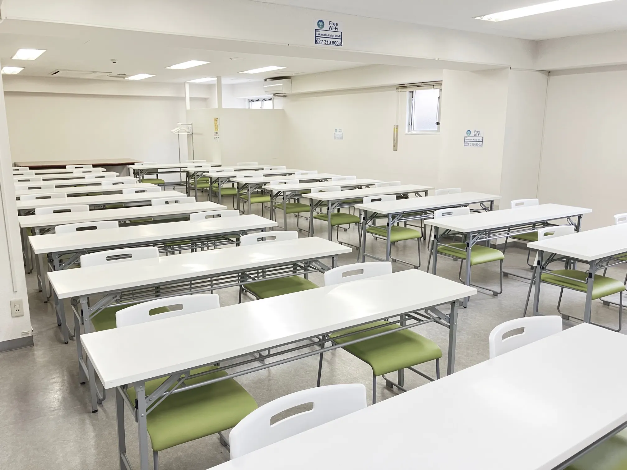 【高崎白銀ビル貸会議室】第一会議室 3名掛け最大60名収容・設備無料の96㎡イベントスペース|販売利用OK