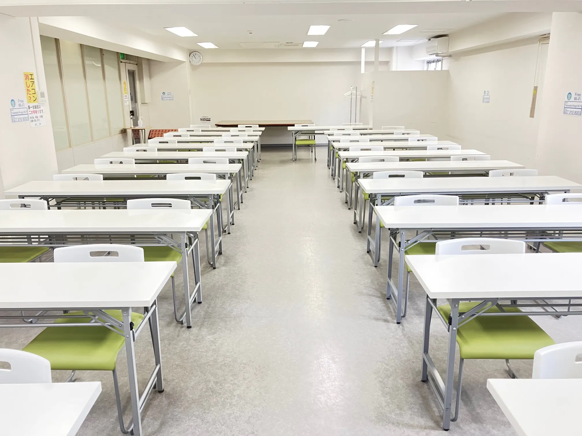 【高崎白銀ビル貸会議室】第一会議室 3名掛け最大60名収容・設備無料の96㎡イベントスペース|販売利用OK