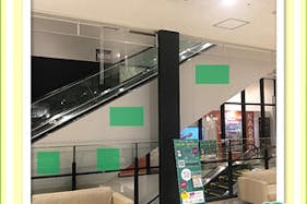 【イオンモール多摩平の森】モール内広告 エスカレーター中央側面