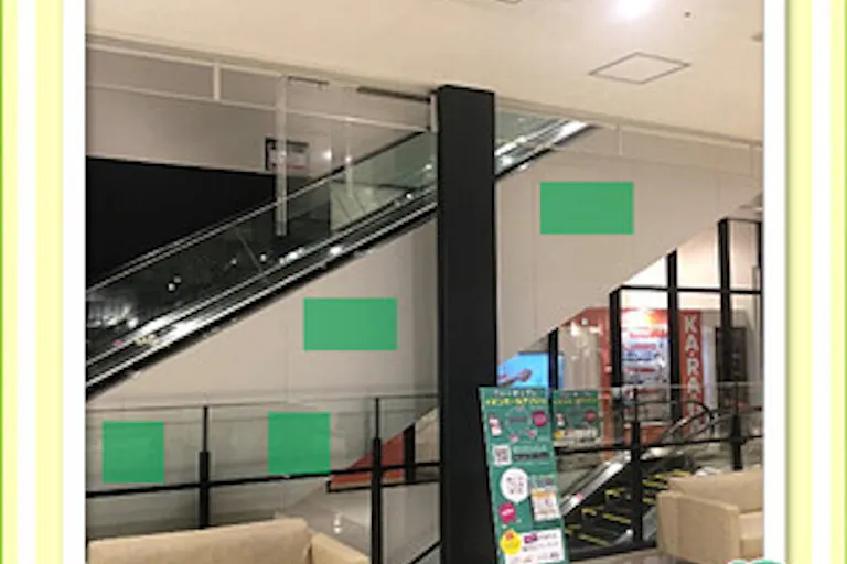 【イオンモール多摩平の森】モール内広告 エスカレーター中央側面の画像1