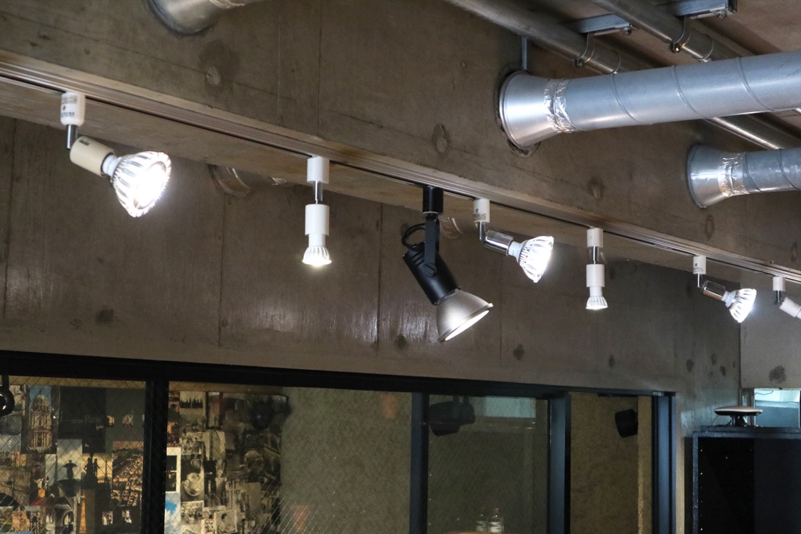 【千駄ケ谷駅5分】アパレルの展示会やポップアップストア、撮影等に最適！コンクリート壁やアンティークフロア、大きなスプートニクシャンデリアが特徴のポップアップスペースの画像6