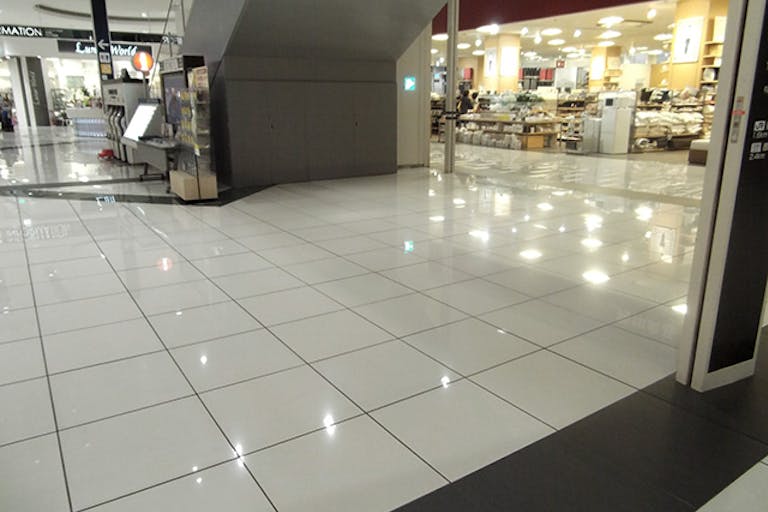 【イオンモール大和郡山】1階中央コートの画像1