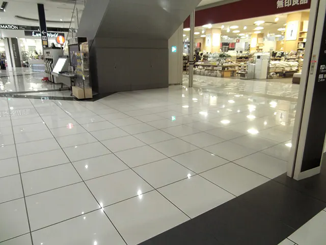 【イオンモール大和郡山】1階中央コートの画像