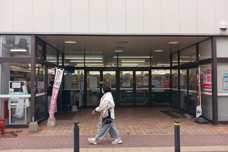 【スピナ戸畑店】店舗軒下 販促プロモーションや物販に最適なスーパー屋外催事イベントスペースの画像2