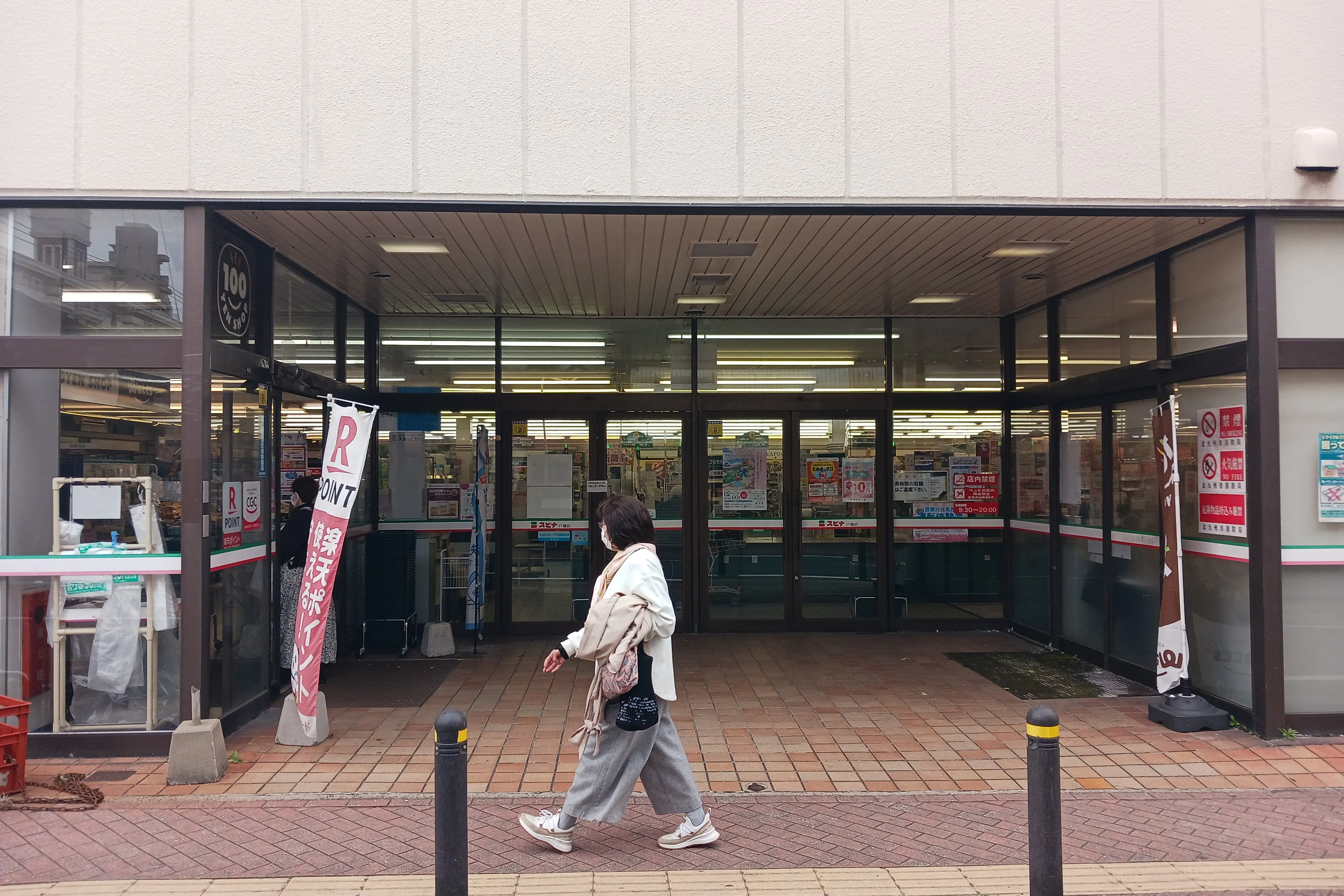 【スピナ戸畑店】店舗軒下 販促プロモーションや物販に最適なスーパー屋外催事イベントスペース