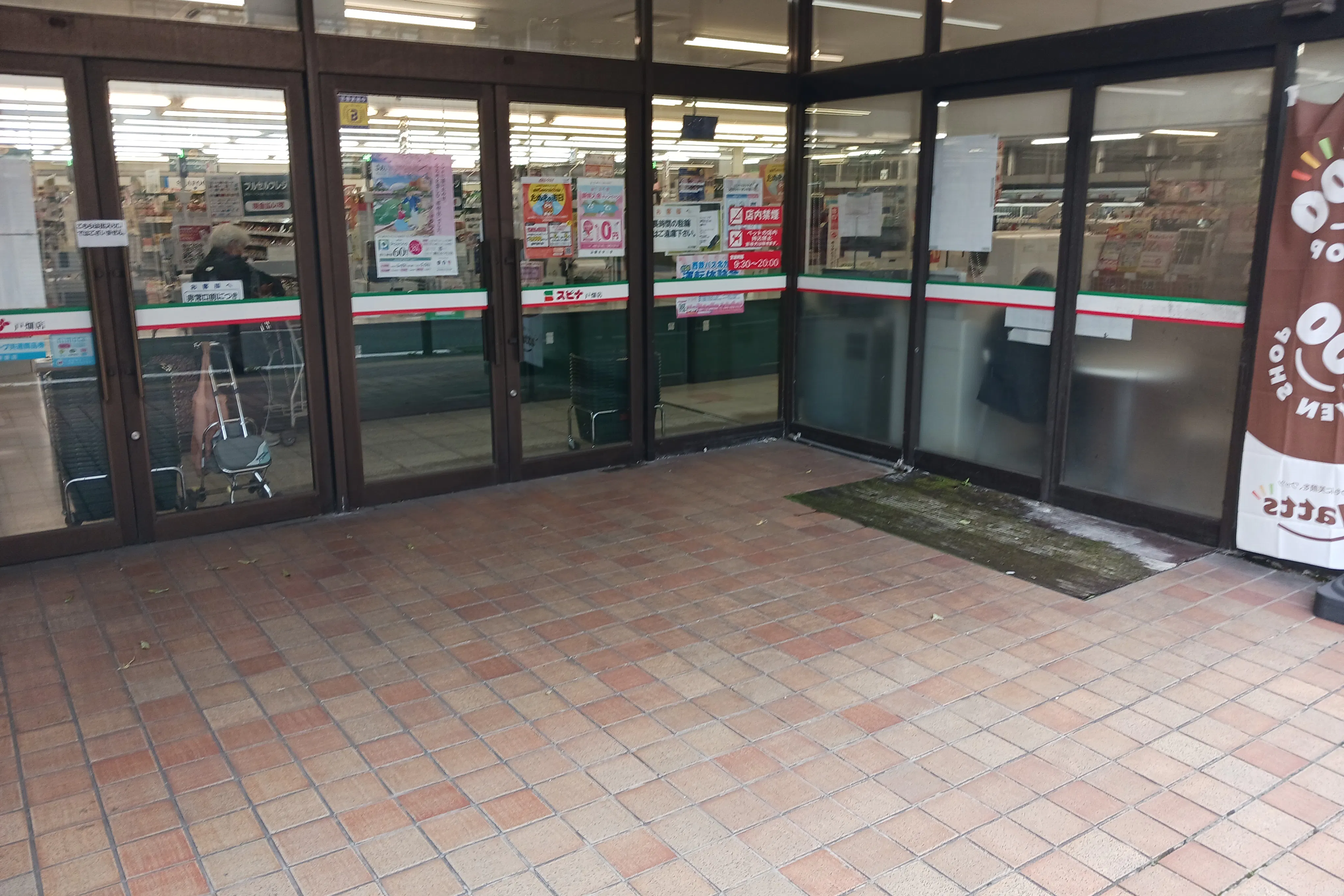 【スピナ戸畑店】店舗軒下 販促プロモーションや物販に最適なスーパー屋外催事イベントスペース