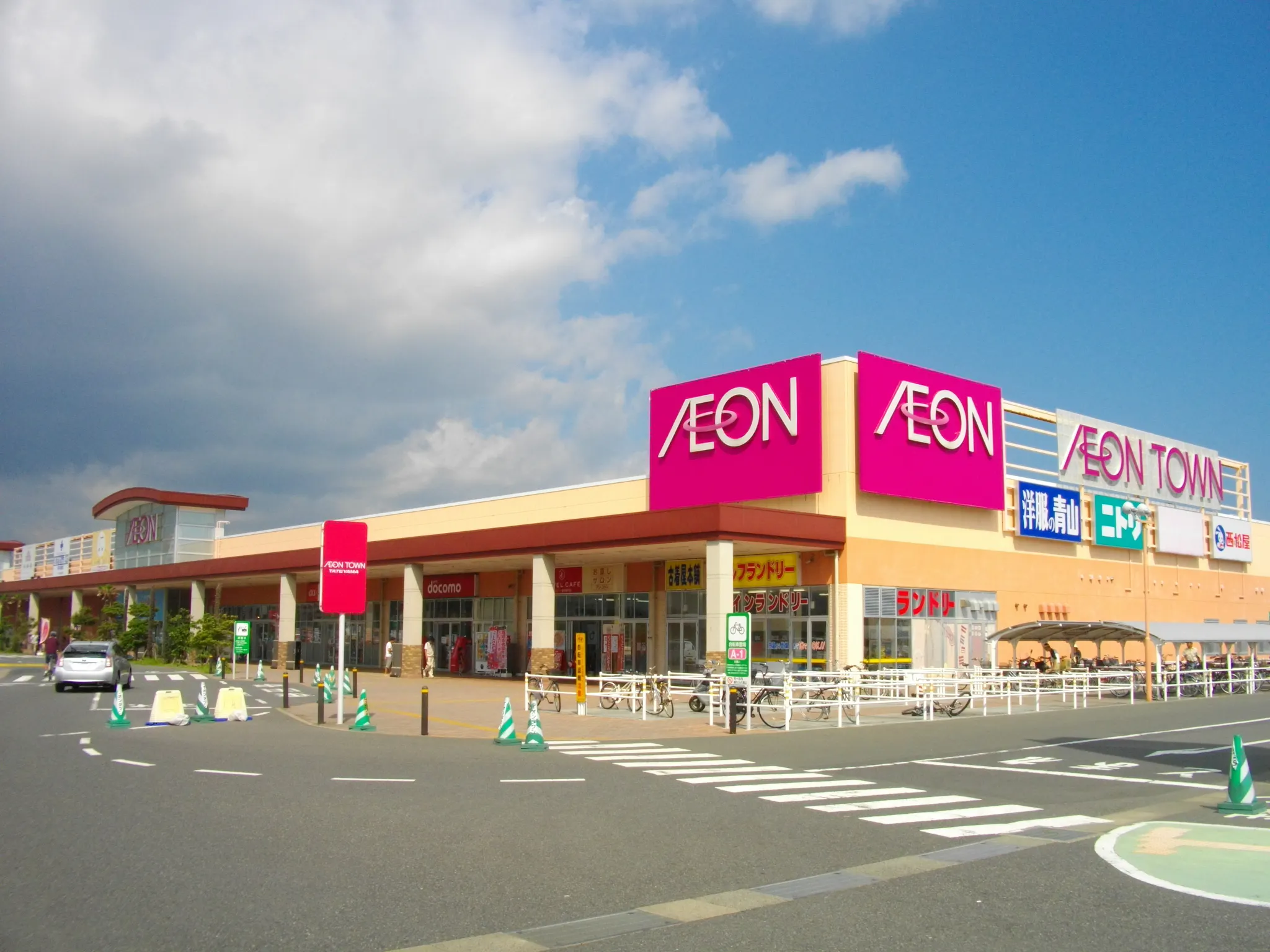 【イオンタウン館山】大規模なイベントや展示利用に最適な大型商業施設のセントラルコートを活用したベントスペース