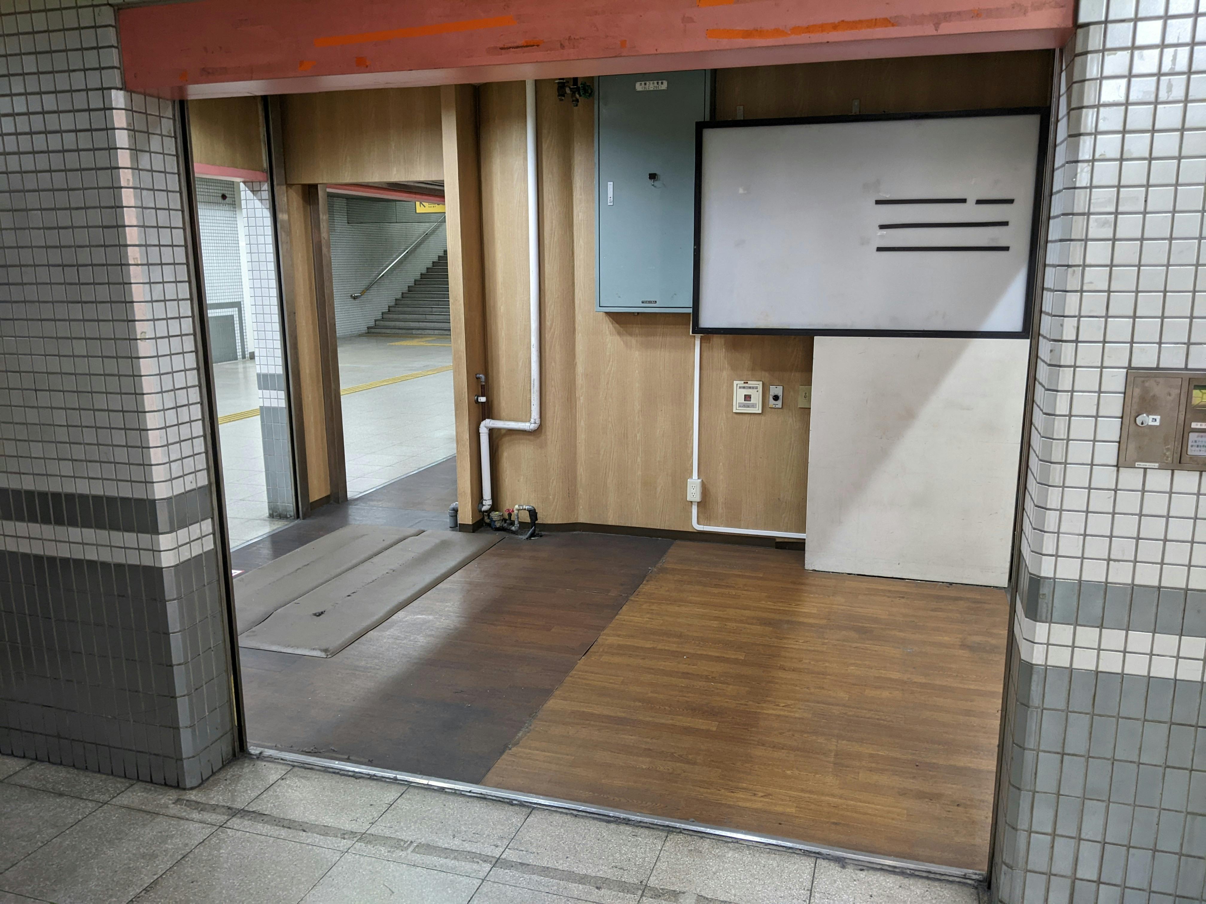 【三条駅】プロモーションイベントや食物販、物販のポップアップストアに最適な改札内・外どちらからもアクセスできるイベントスペース