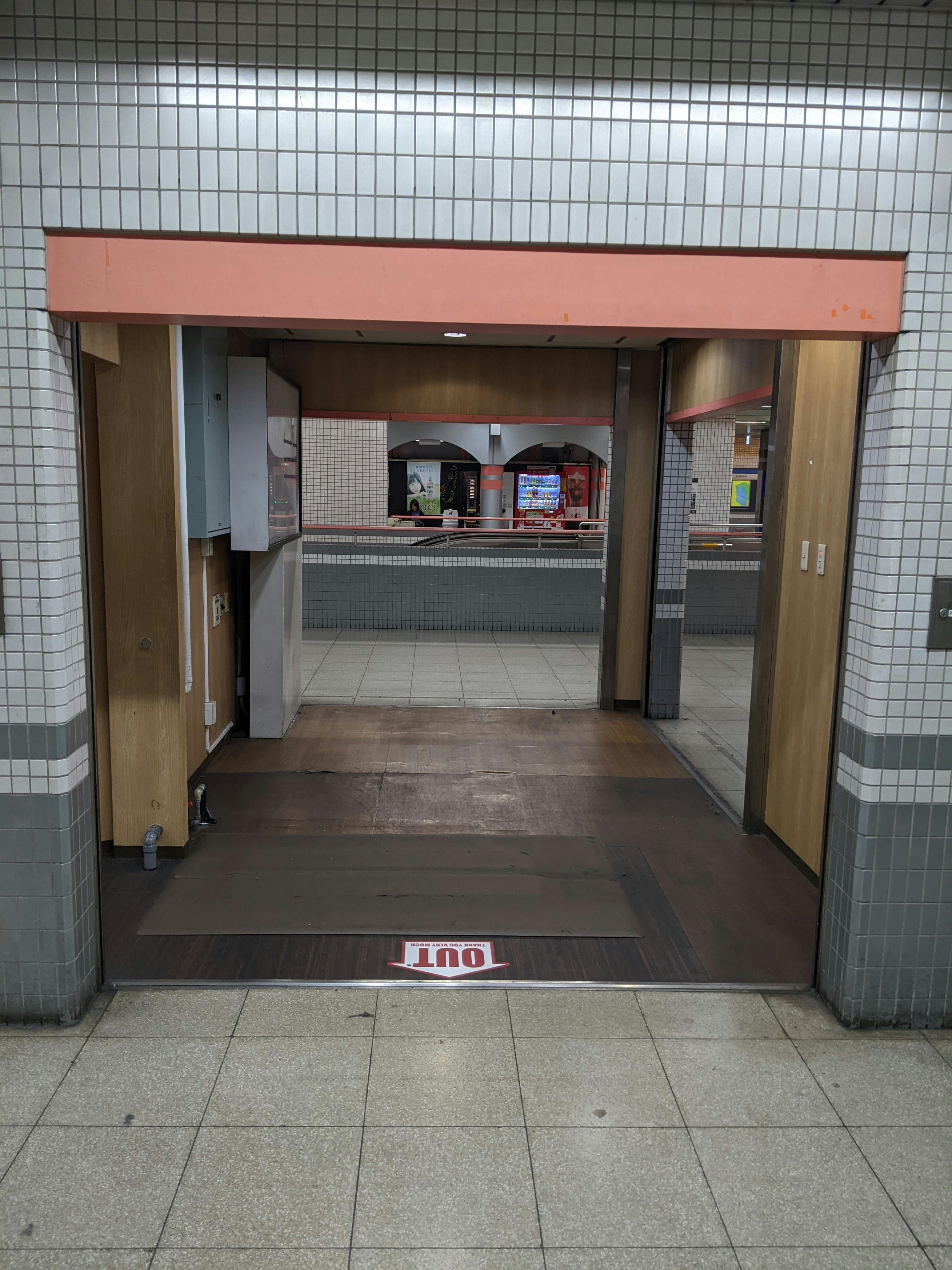 【三条駅】プロモーションイベントや食物販、物販のポップアップストアに最適な改札内・外どちらからもアクセスできるイベントスペース