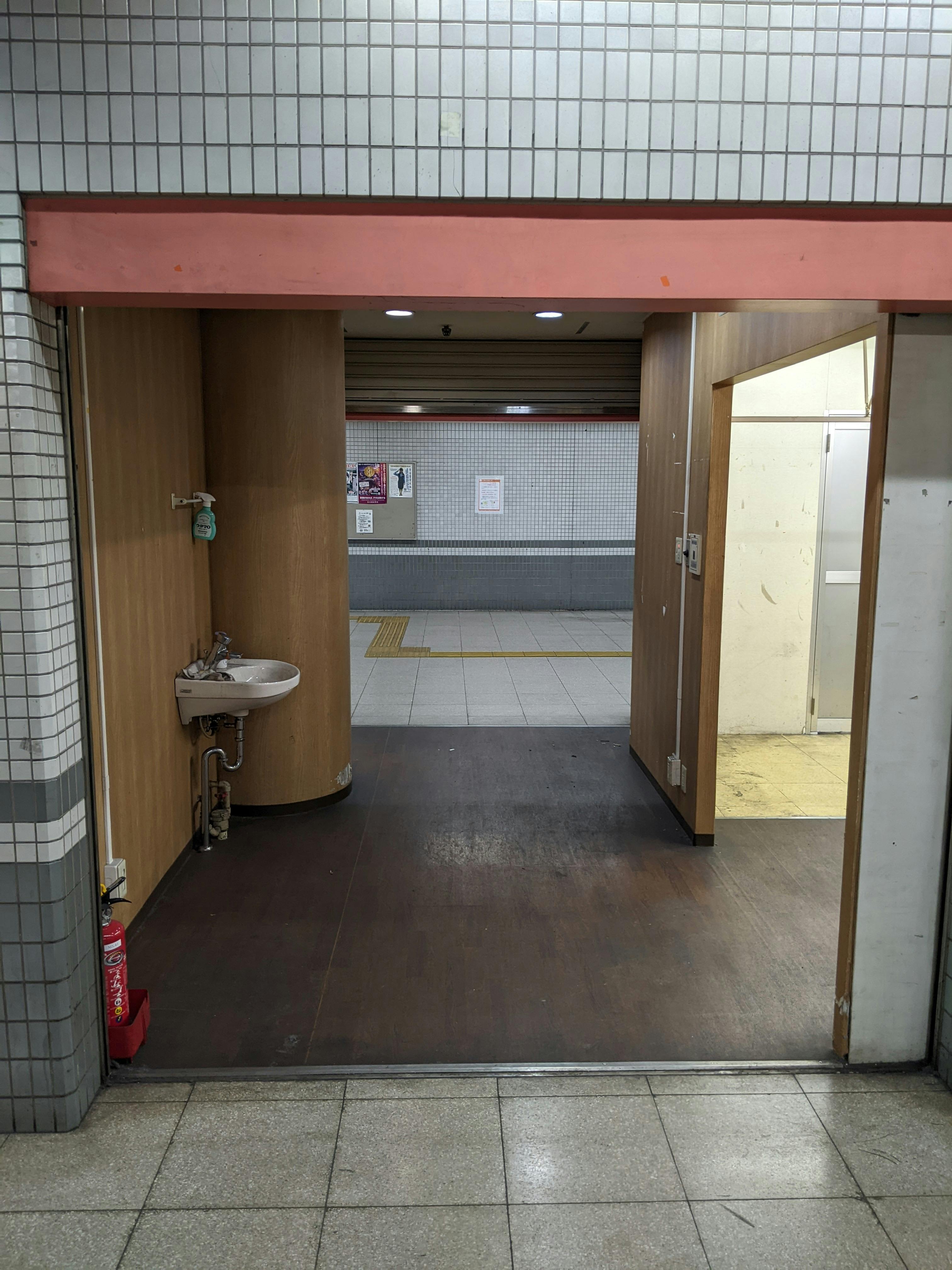 【三条駅】プロモーションイベントや食物販、物販のポップアップストアに最適な改札内・外どちらからもアクセスできるイベントスペース