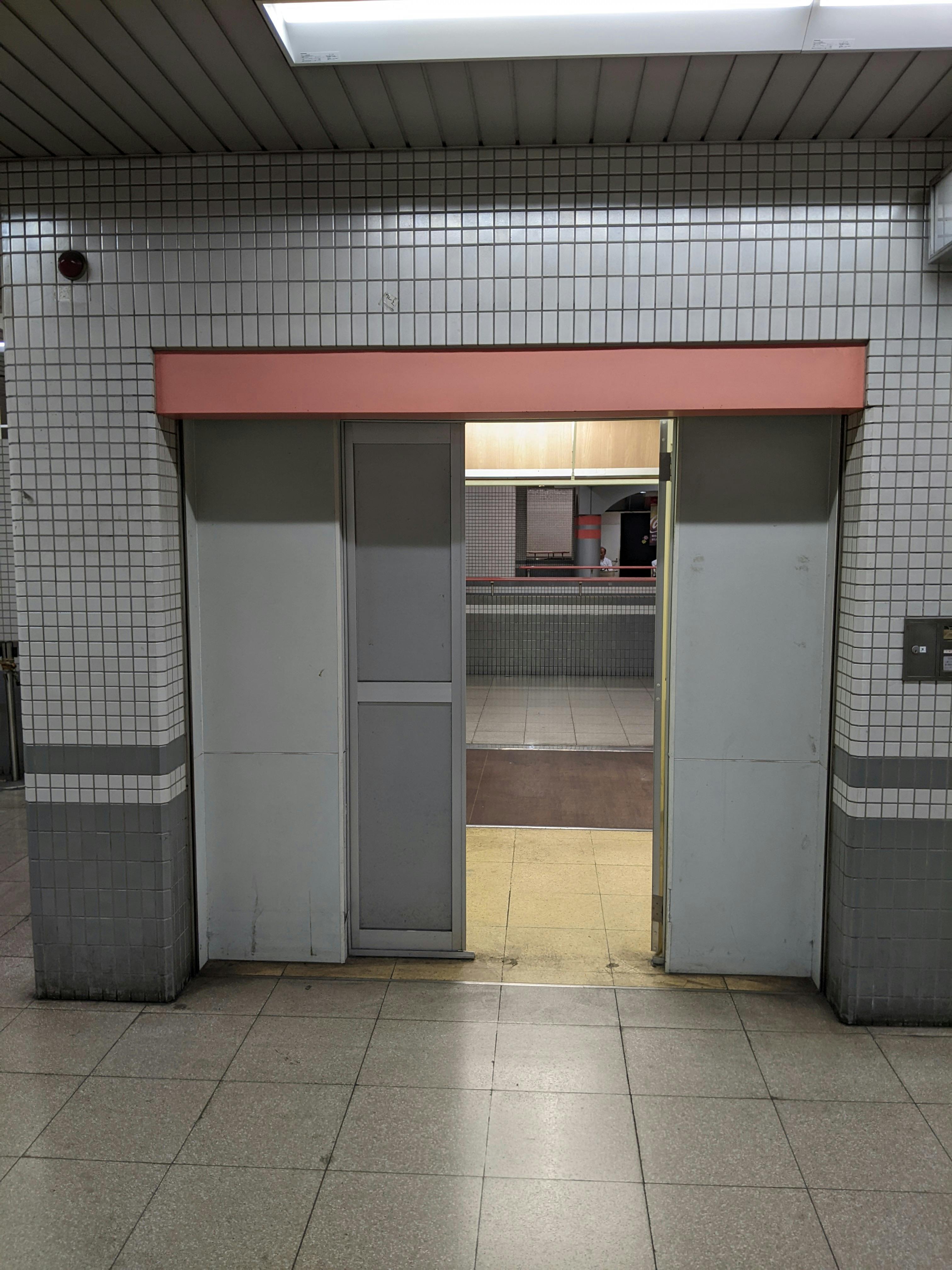 【三条駅】プロモーションイベントや食物販、物販のポップアップストアに最適な改札内・外どちらからもアクセスできるイベントスペース