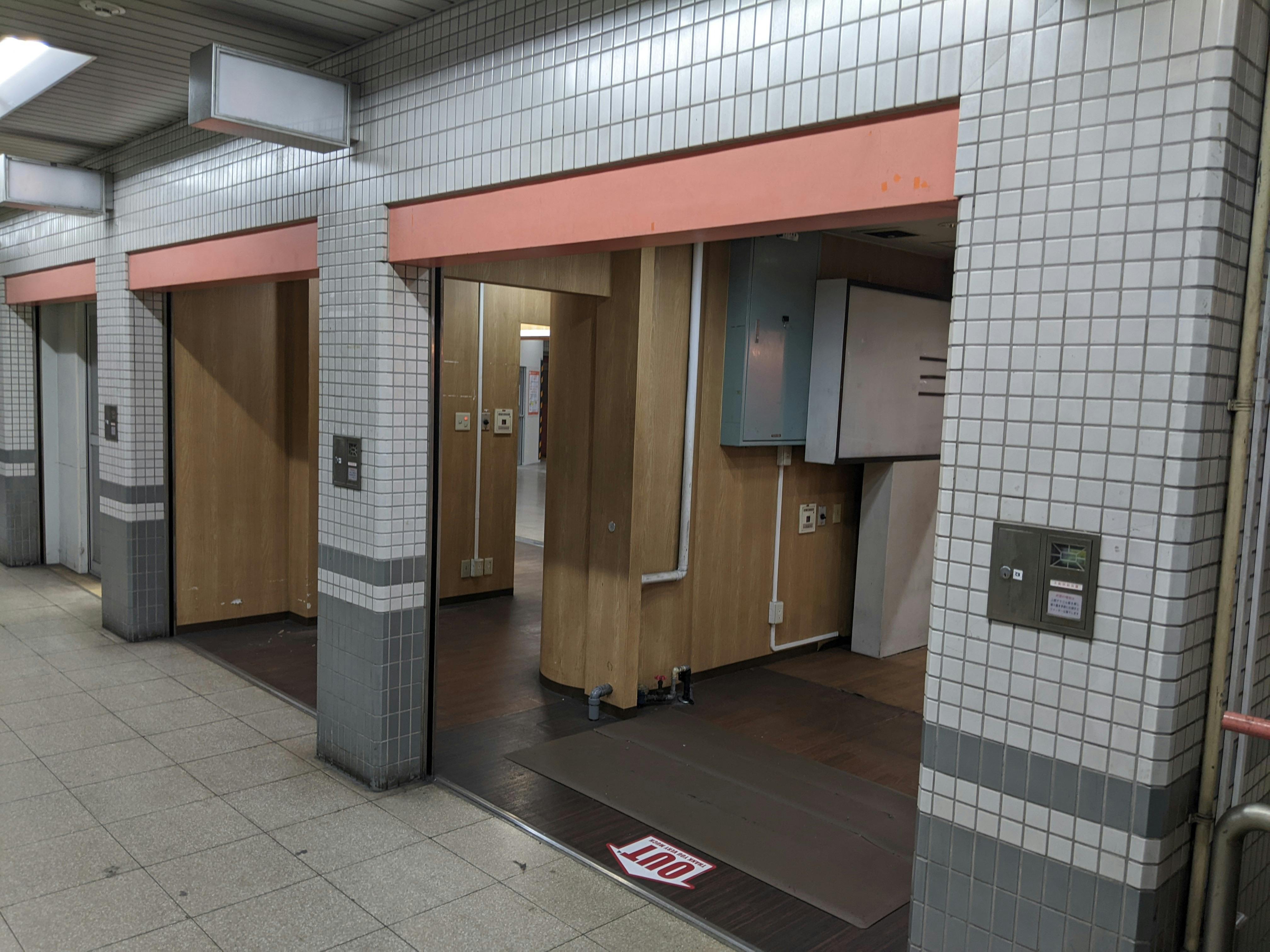 【三条駅】プロモーションイベントや食物販、物販のポップアップストアに最適な改札内・外どちらからもアクセスできるイベントスペース