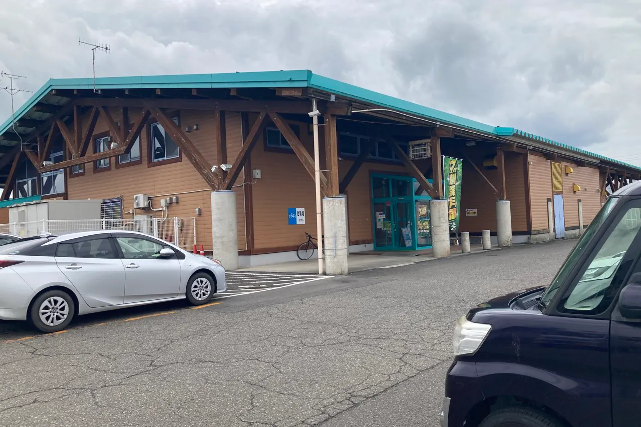 【ダイナム五泉店】キッチンカーや各種プロモーションイベントでの出店に最適なアミューズメント施設のイベントスペース(カウンター側出入口)