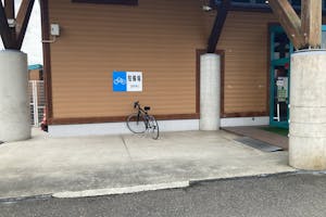 【ダイナム五泉店】キッチンカーや各種プロモーションイベントでの出店に最適なアミューズメント施設のイベントスペース(カウンター側出入口)