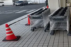 【Aコープかしまだい店】食物販やプロモーションに利用可能な入口柱周りスペース