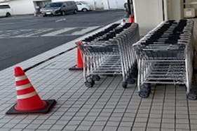 【Aコープかしまだい店】食物販やプロモーションに利用可能な入口柱周りスペース