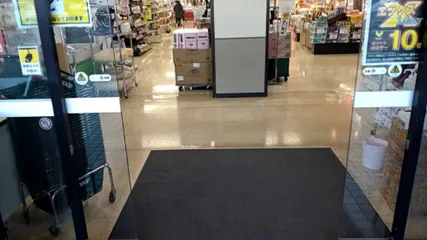 【Aコープかしまだい店】食物販やプロモーションに利用可能な入口柱周りスペース