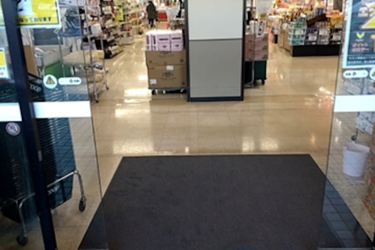 【Aコープかしまだい店】食物販やプロモーションに利用可能な入口柱周りスペースの画像2