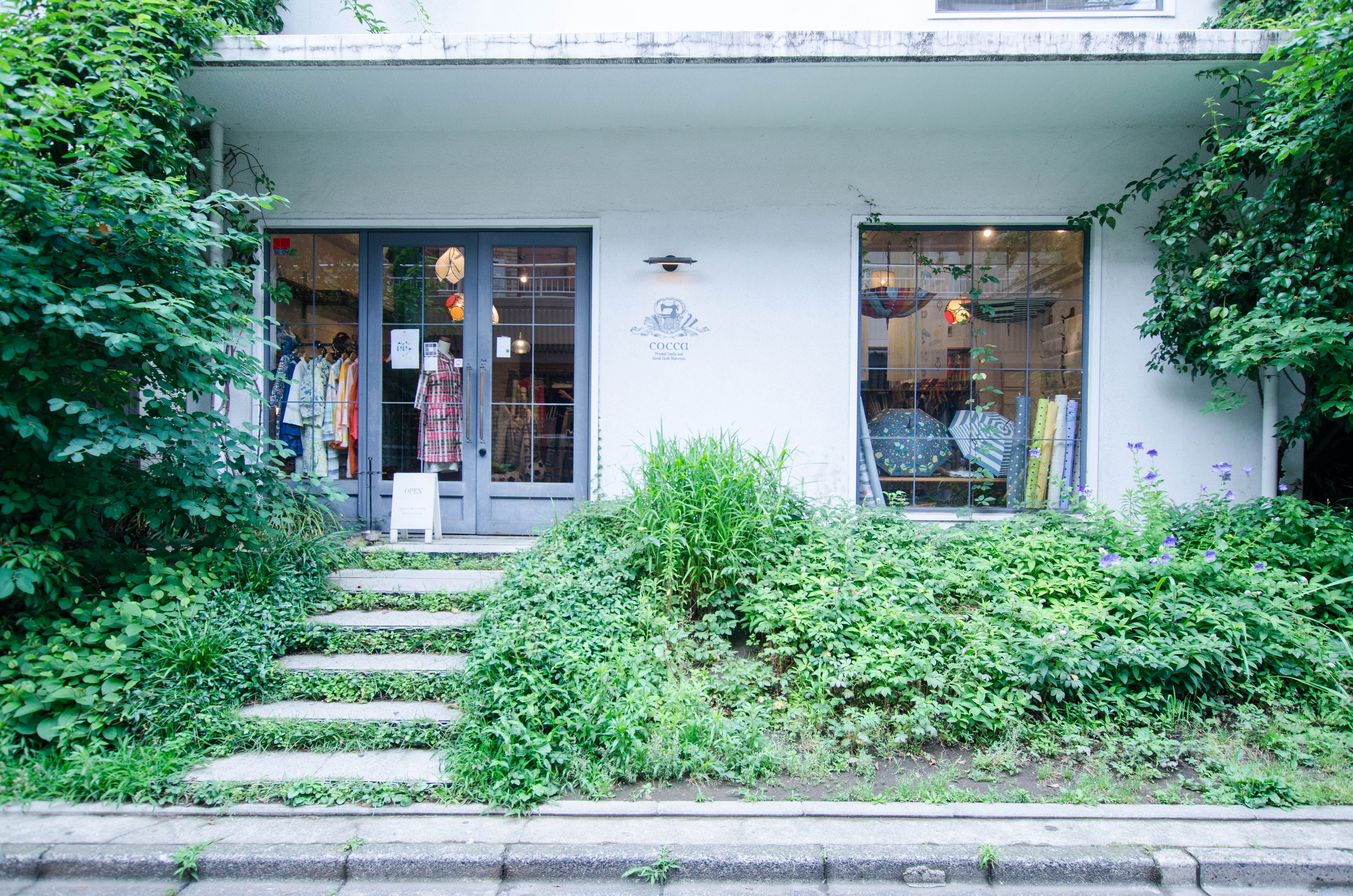 光差し込む白基調のレンタルスペースの画像8