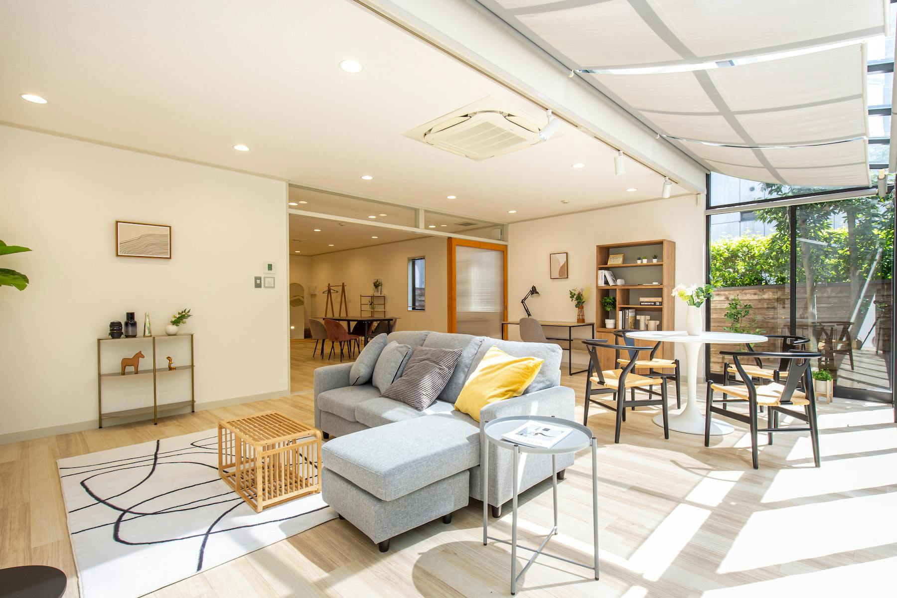 【外苑前駅5分】展示会やポップアップに最適な自然光が多く入り込むモダンな邸宅ハウススタジオ