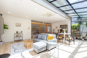 【外苑前駅5分】展示会やポップアップに最適な自然光が多く入り込むモダンな邸宅ハウススタジオ