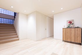 【外苑前駅5分】展示会やポップアップに最適な自然光が多く入り込むモダンな邸宅ハウススタジオ