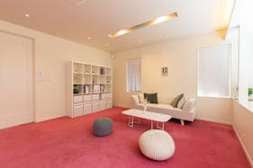 【外苑前駅5分】展示会やポップアップに最適な自然光が多く入り込むモダンな邸宅ハウススタジオ